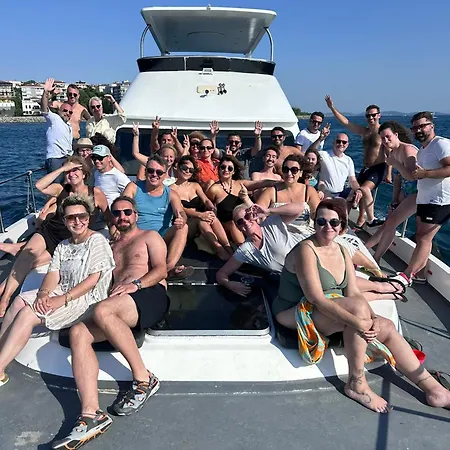 Private Bosphorus Yacht Tour 2-hour Cruise Not Båthotell *