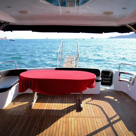 Private Bosphorus Yacht Tour 2-hour Cruise Not Båthotell *