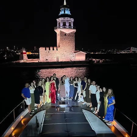 Private Bosphorus Yacht Tour 2-hour Cruise Not Båthotell *