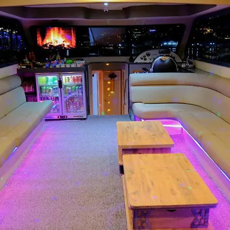 Private Luxury Bosphorus Yacht 2 Continents Experience * اسطنبول