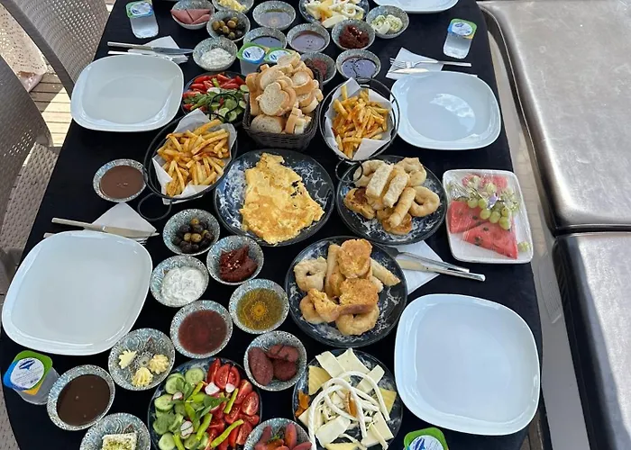 Private Luxury Bosphorus Yacht 2 Continents Experience イスタンブール