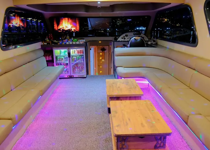 Private Bosphorus Yacht Tour 2-hour Cruise Not * Istanboel