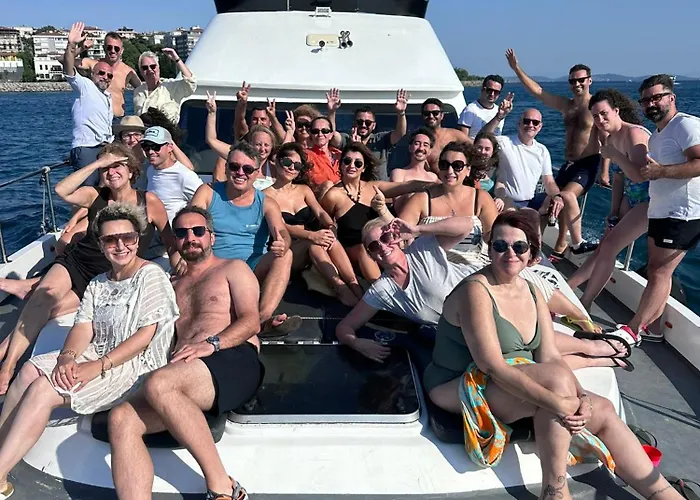 Private Bosphorus Yacht Tour 2-hour Cruise Not 船屋 *