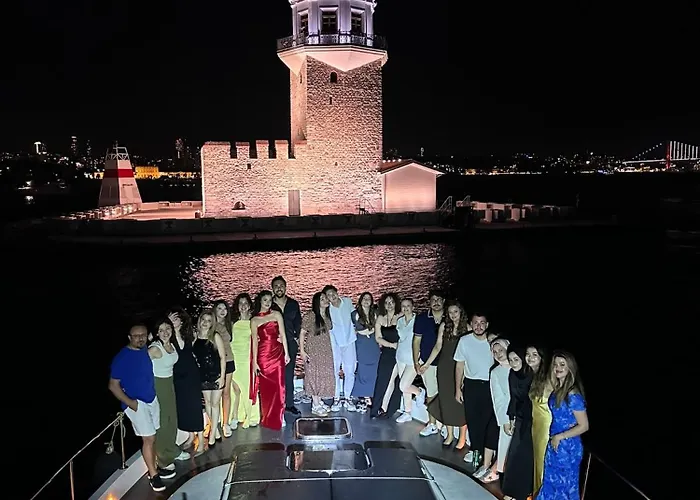 Private Bosphorus Yacht Tour 2-hour Cruise Not 船屋 *
