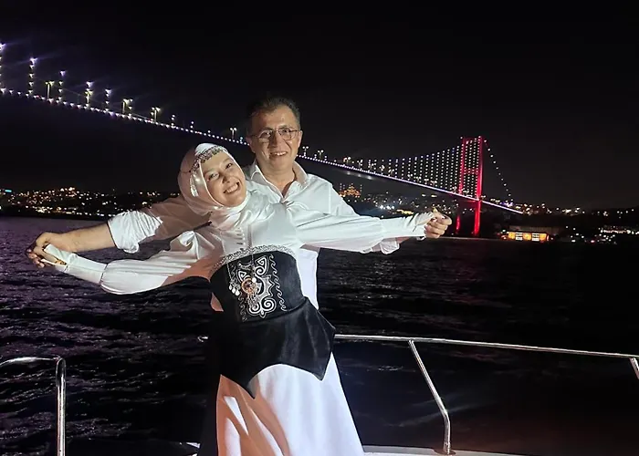 船屋 Private Bosphorus Yacht Tour 2-hour Cruise Not *